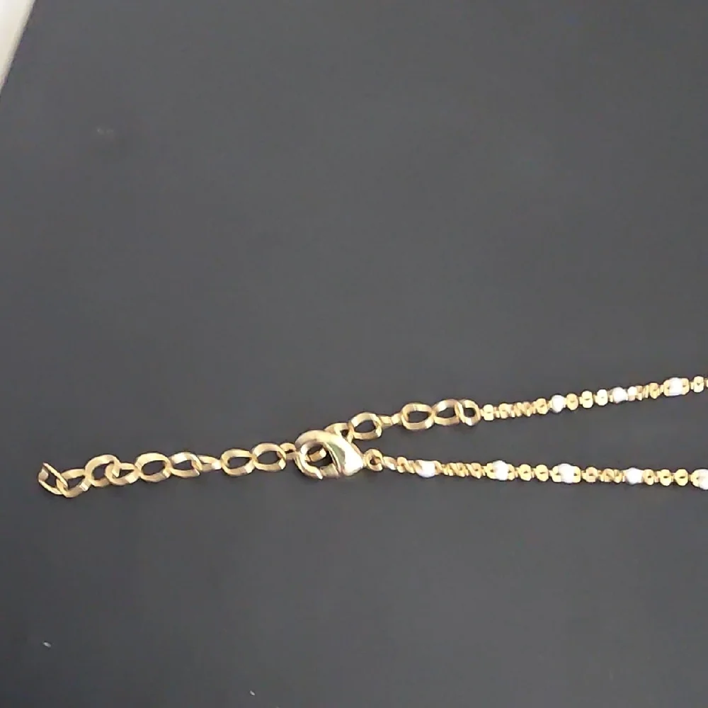 Elegant Gold Chain Necklace with subtle white beads - Picture 4 of 7